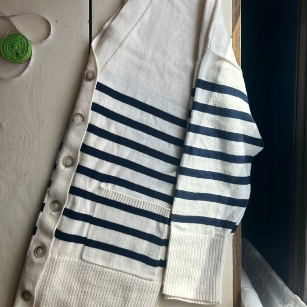 NWT LOFT XL White Navy Striped V-neck Women’s Cardigan Buttons Front Pockets - Picture 2 of 7